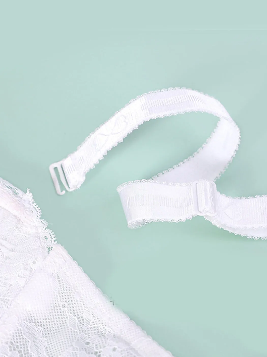 Lace Bandeau Style Push-Up Wire-Free Strapless Bra